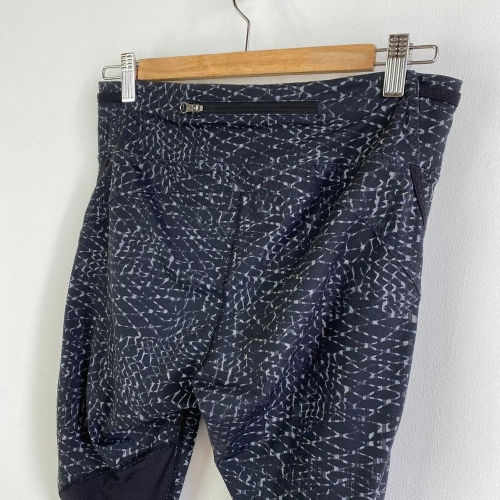 LULULEMON Pattern Crop Legging - Picture 4 of 6